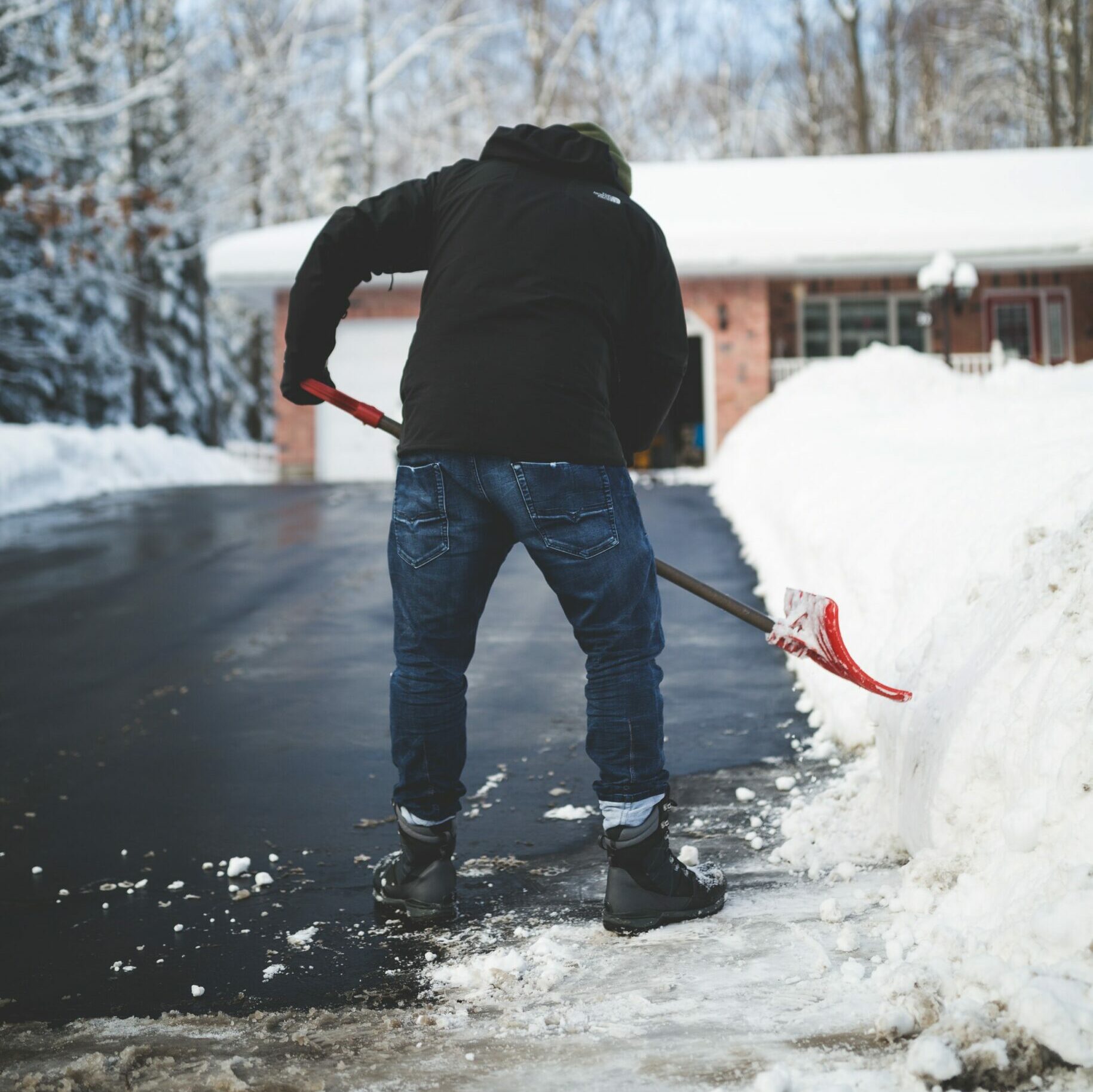cropped-snow-removal-for-seniors-grassie2-scaled-1.jpg