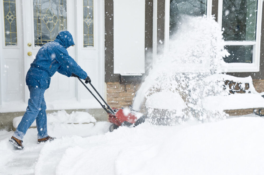 snow-removal-18143772