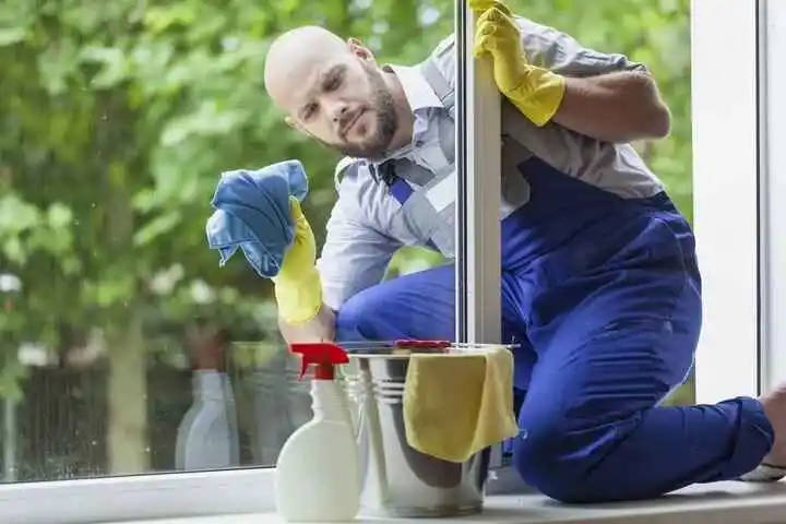 How to Clean Windows Like the Pros