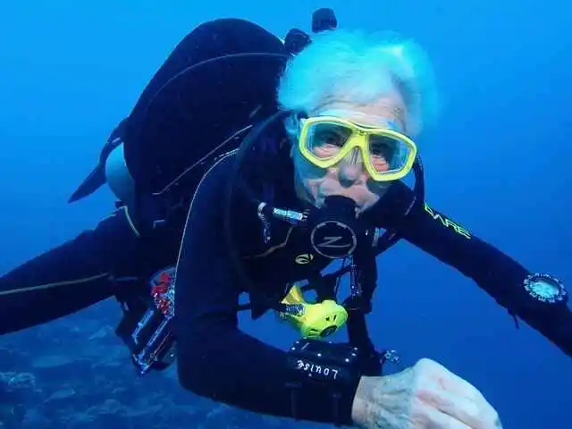 Louise Wholey scuba dives at 80 years old.
