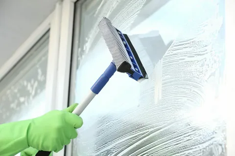 Guide on temperature for exterior window washing in Ontario