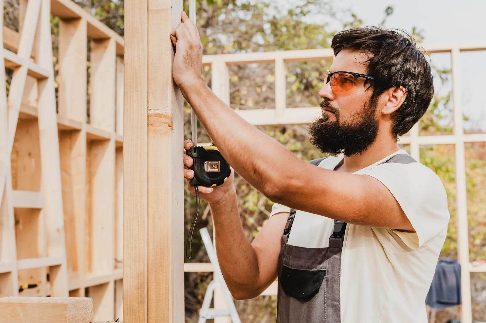 Is it cheaper to repair or replace a deck in Canada?