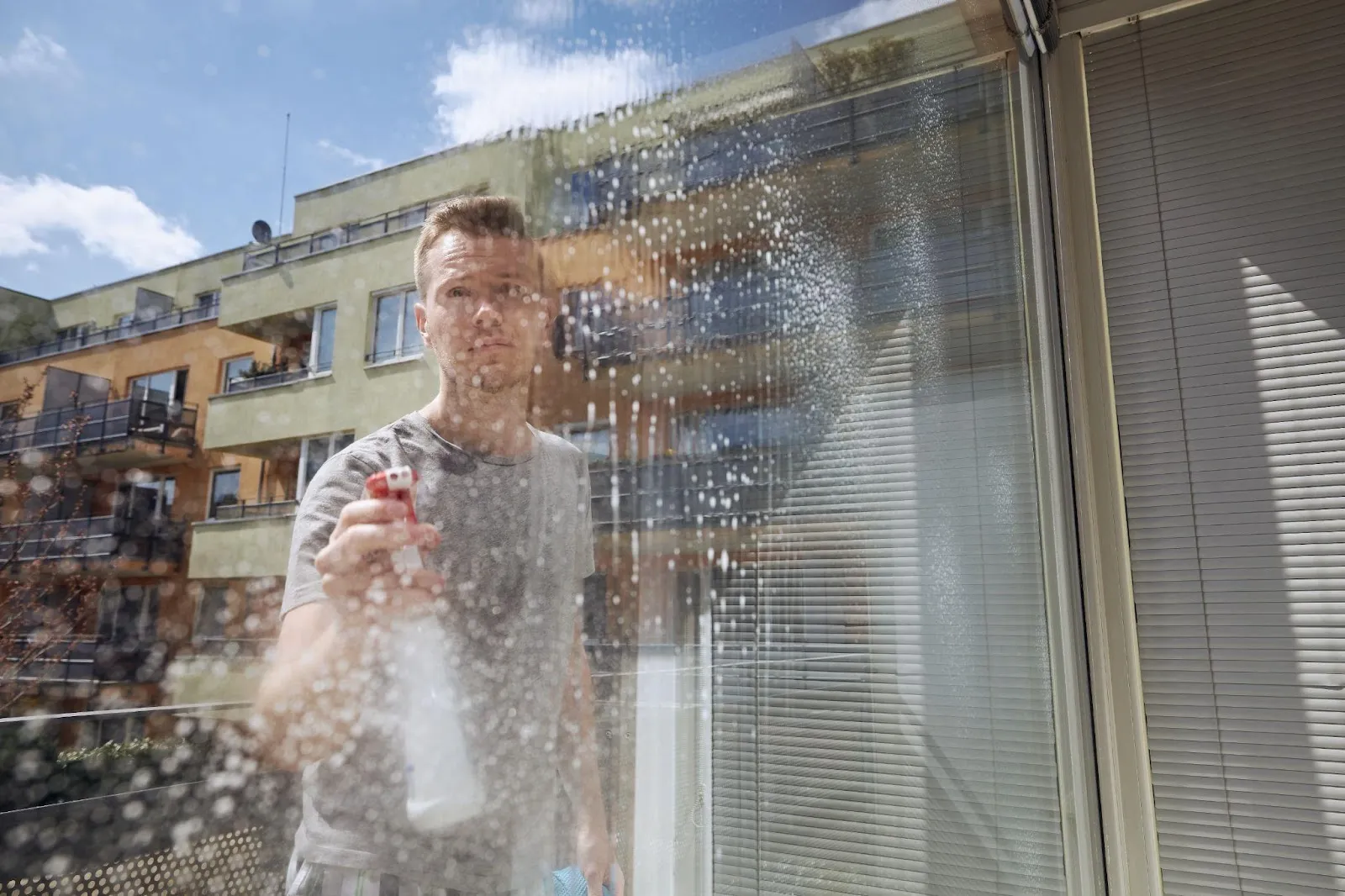 How Does Temperature Affect Window Cleaning?