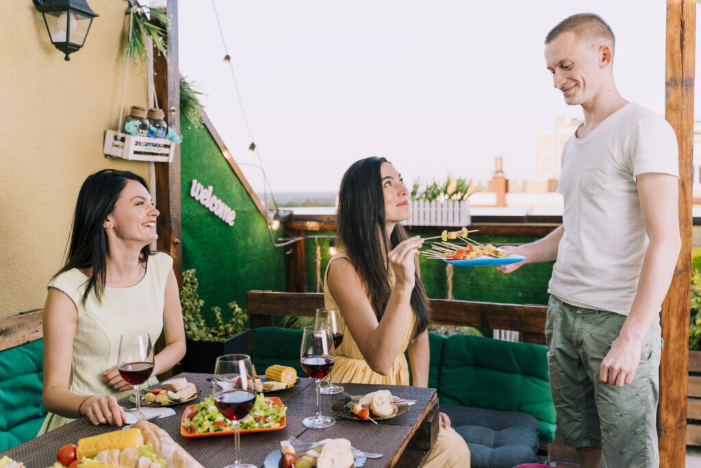 outdoor eating scene/gathering