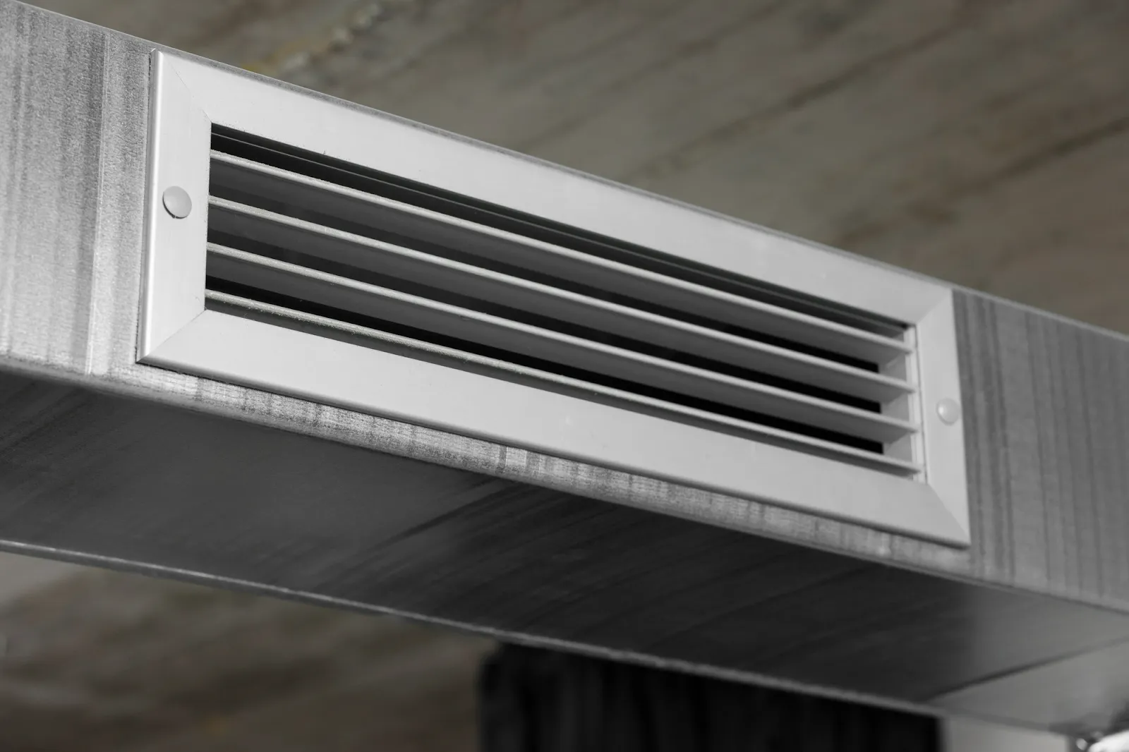 How to safely clean a moldy air conditioner