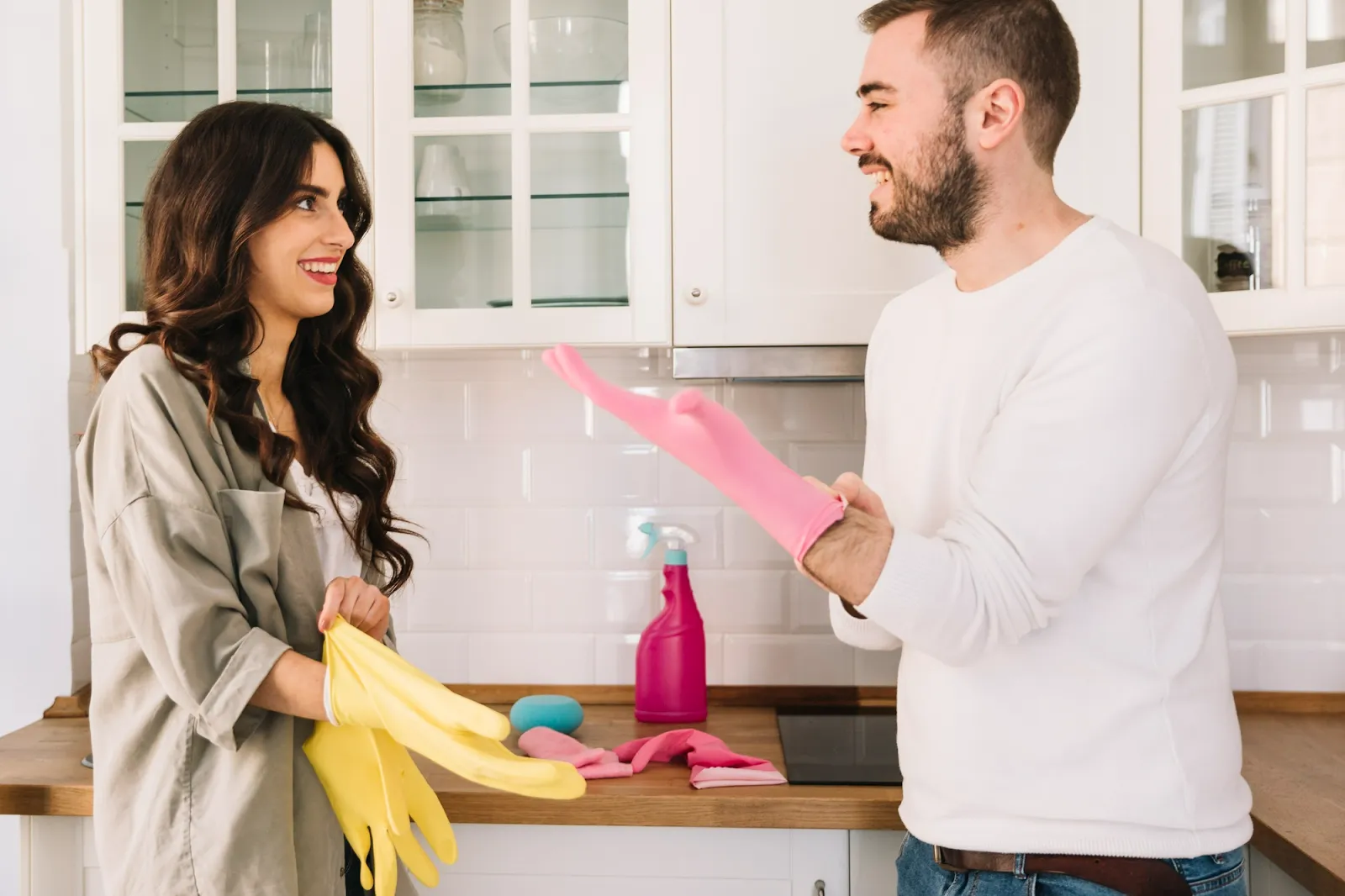 6 efficient housecleaning tips in Canada